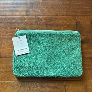 NEW‎ Noted By Post It Laptop Pouch Case Cover Green Fuzzy Zipper 10 in x 15 in